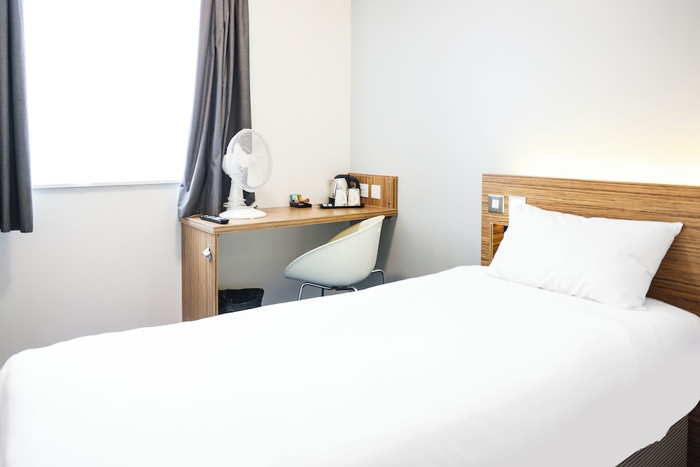 Standard Twin Room - Photo 4