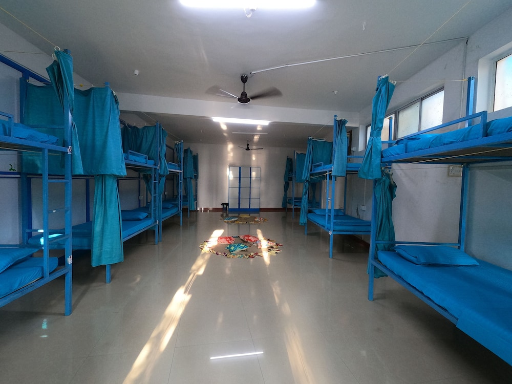 AC 16-Bed Shared Dormitory, Mixed Dorm photo 1