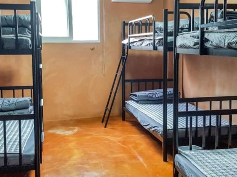 Shared Dormitory, Men Only (6 People) photo 2