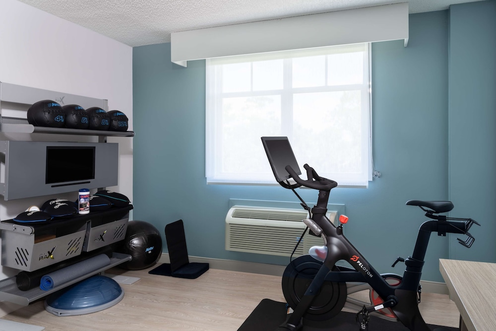 Room, 1 King Bed (Fitness Room) photo 3