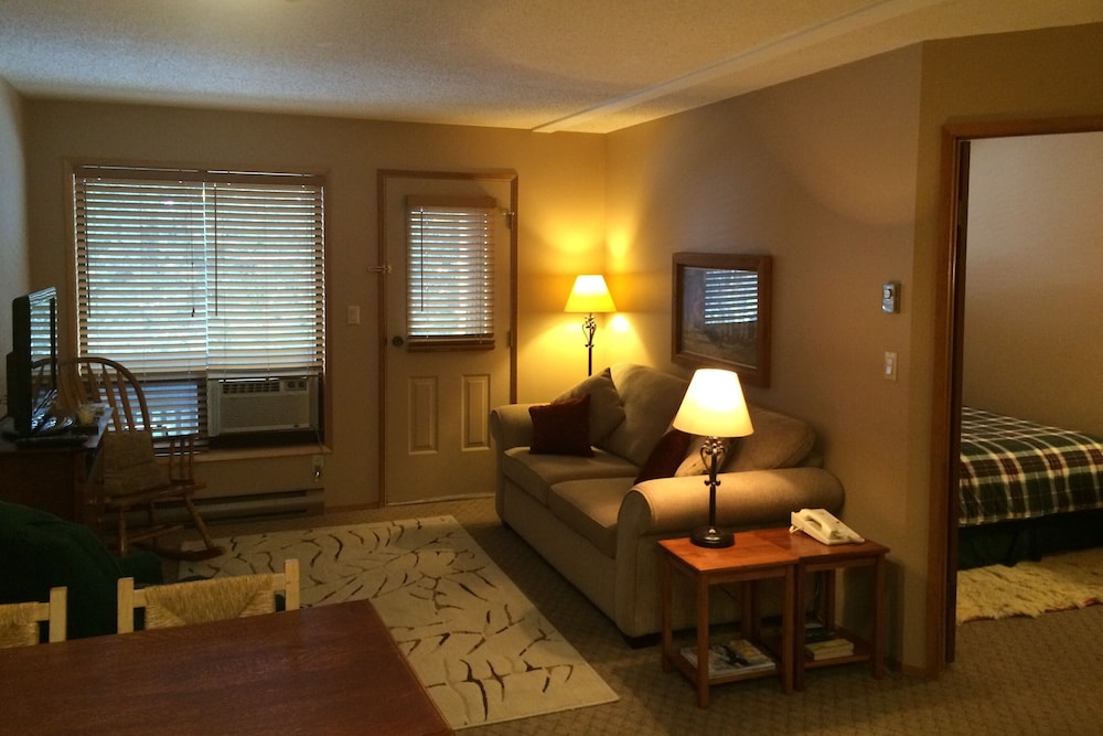 Condo, 1 Bedroom (Unit 209)