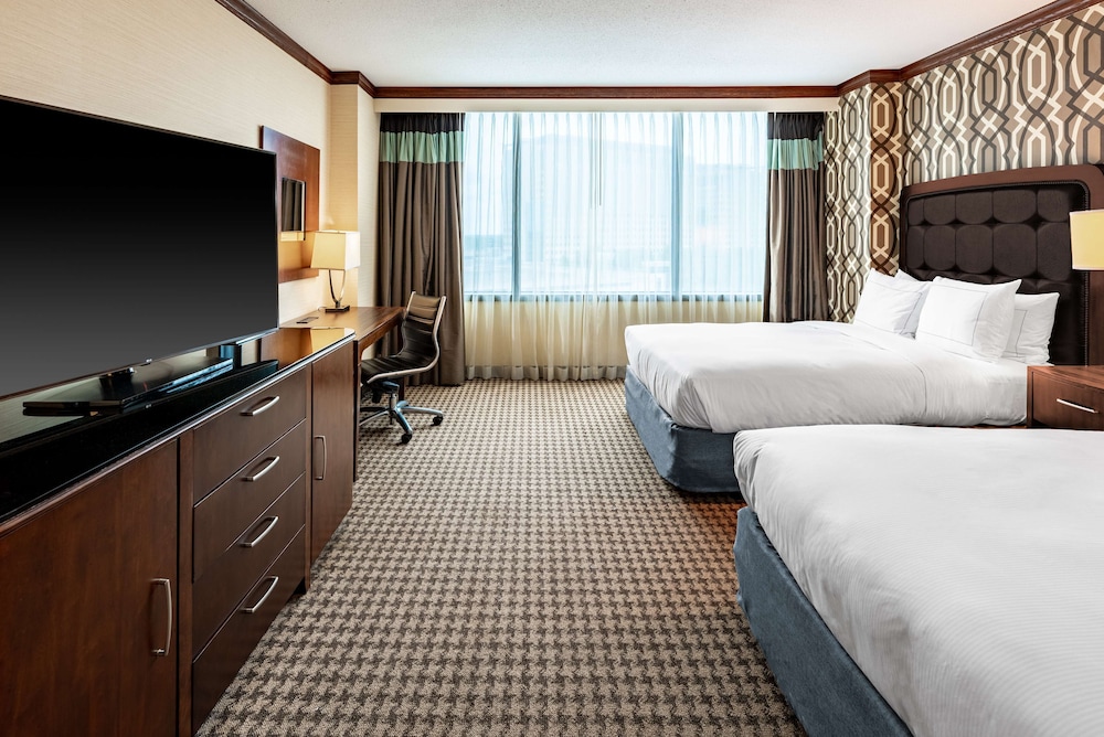 Room, 2 Queen Beds, Accessible, Non Smoking (Roll-in Shower) - Photo 4