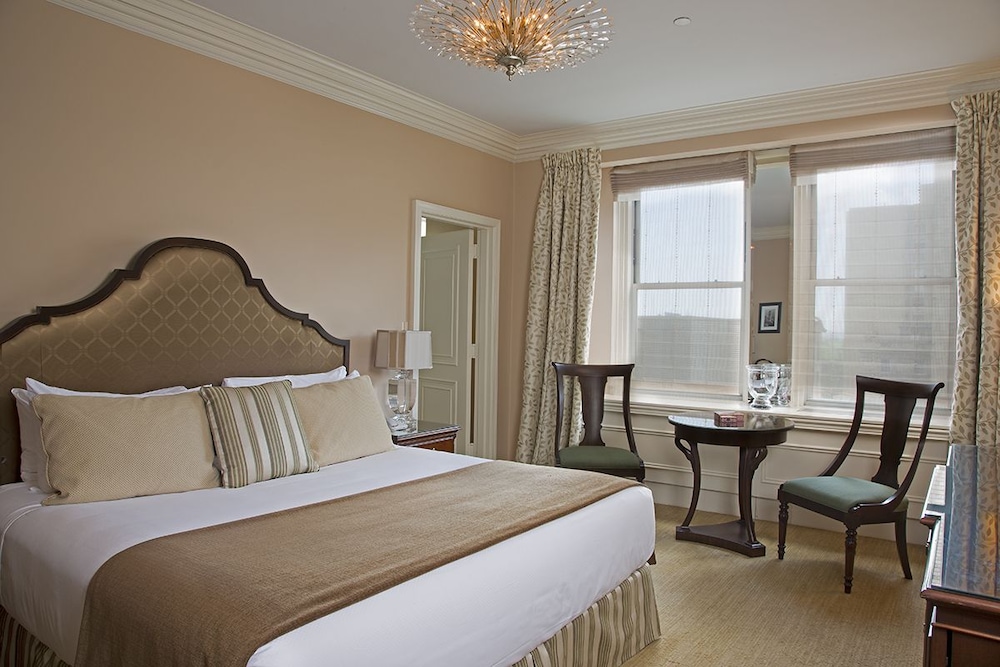 Superior Room, 1 King Bed, City View photo 3