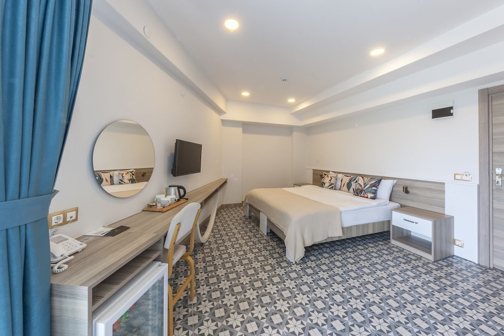 Family Triple Room, 1 Queen Bed photo 1