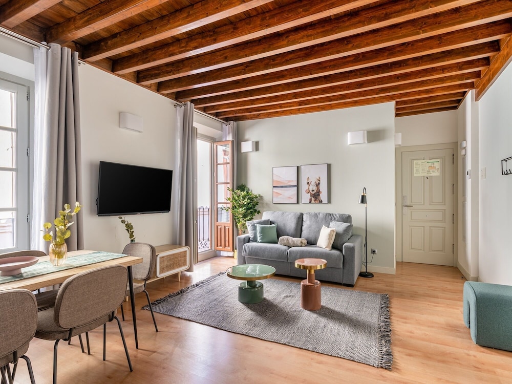 Two-Bedroom Apartment with Balcony - Photo 10