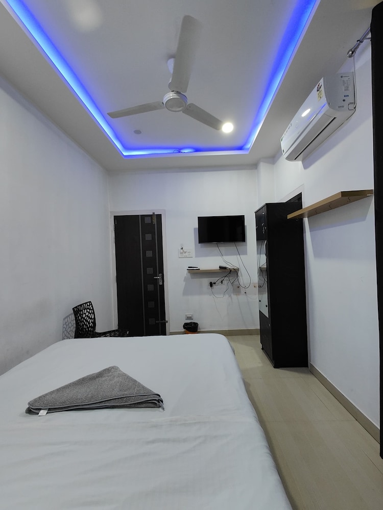 Basic Single Room, Multiple Bedrooms, Smoking photo 1