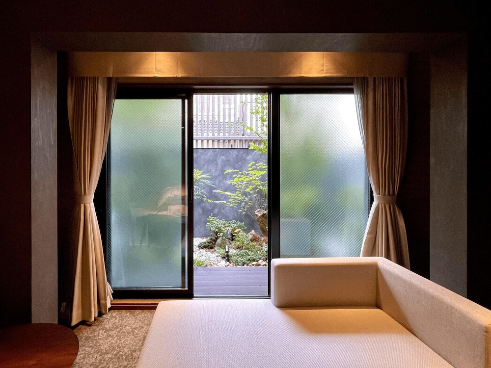 Deluxe Twin Room for 4 people, Non Smoking photo 3