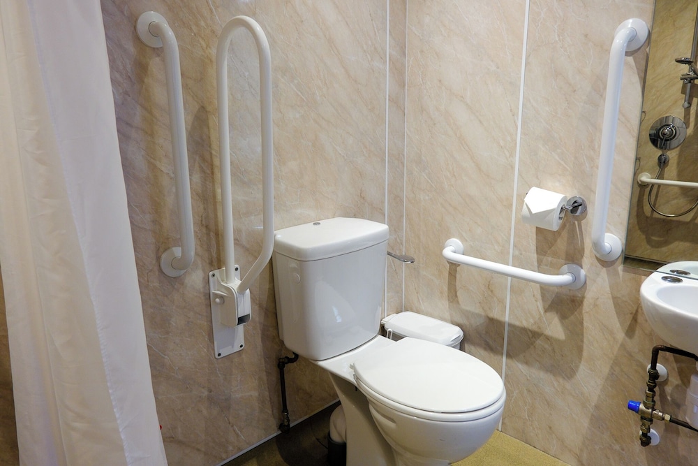 Classic Room, 1 Double Bed, Roll-in Shower, Ground Floor photo 3