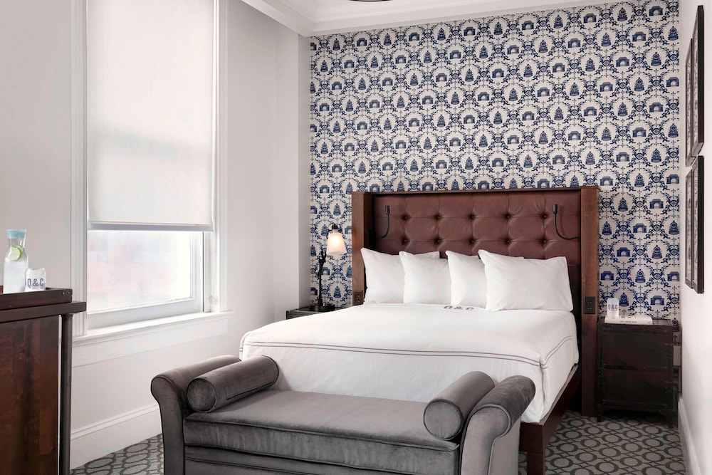 Small Room, 1 King Bed - Photo 1