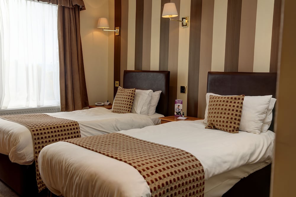 Standard Twin Room, 2 Twin Beds - Photo 1