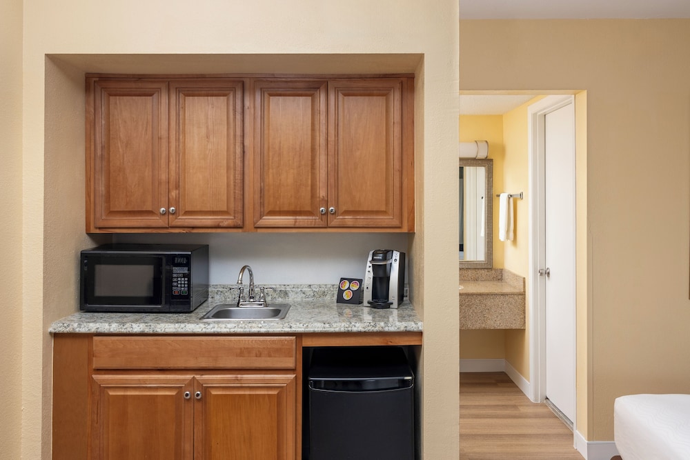 Studio Suite, 2 Double Beds, Pool View - Photo 2