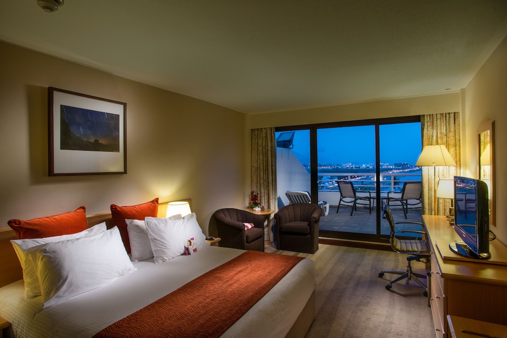 Room, 1 King Bed, Balcony, Sea View - Photo 6