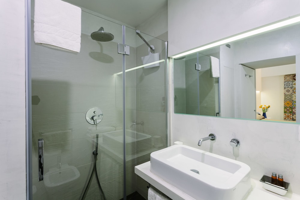 Design Triple Room, 3 Bedrooms, Courtyard View, Courtyard Area photo 2