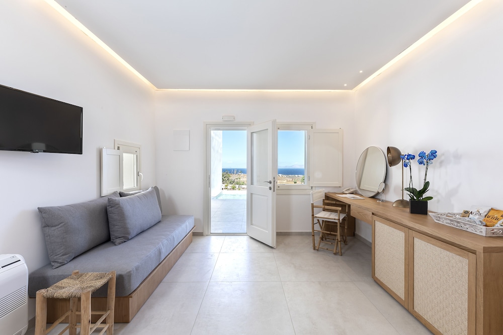 Sunset Suite with Heated Plunge Pool - Photo 10
