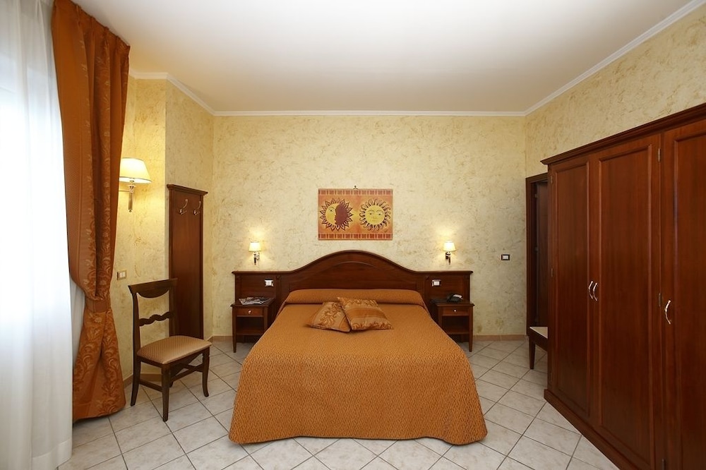 Triple Room, Multiple Beds, Non Smoking