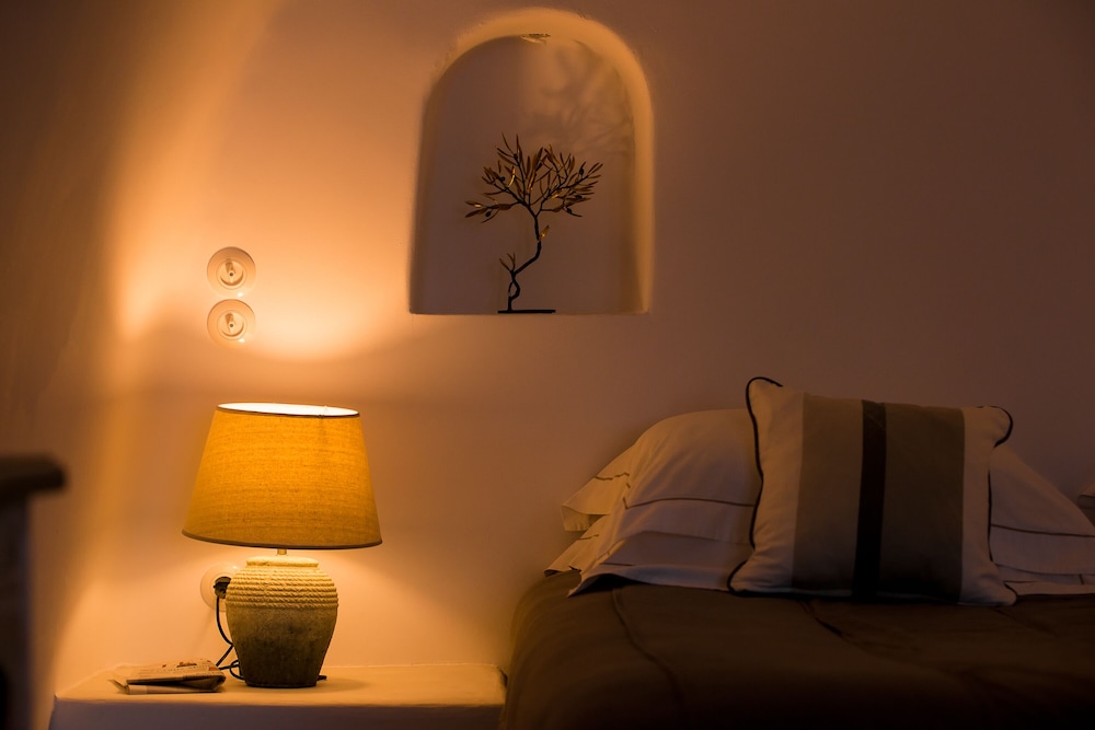 Ligaria Cave Suite with Caldera View - Photo 2