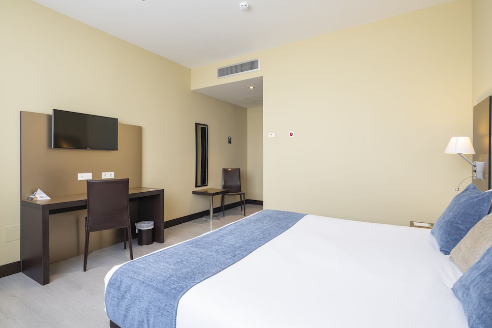Standard Double Room - Photo 2