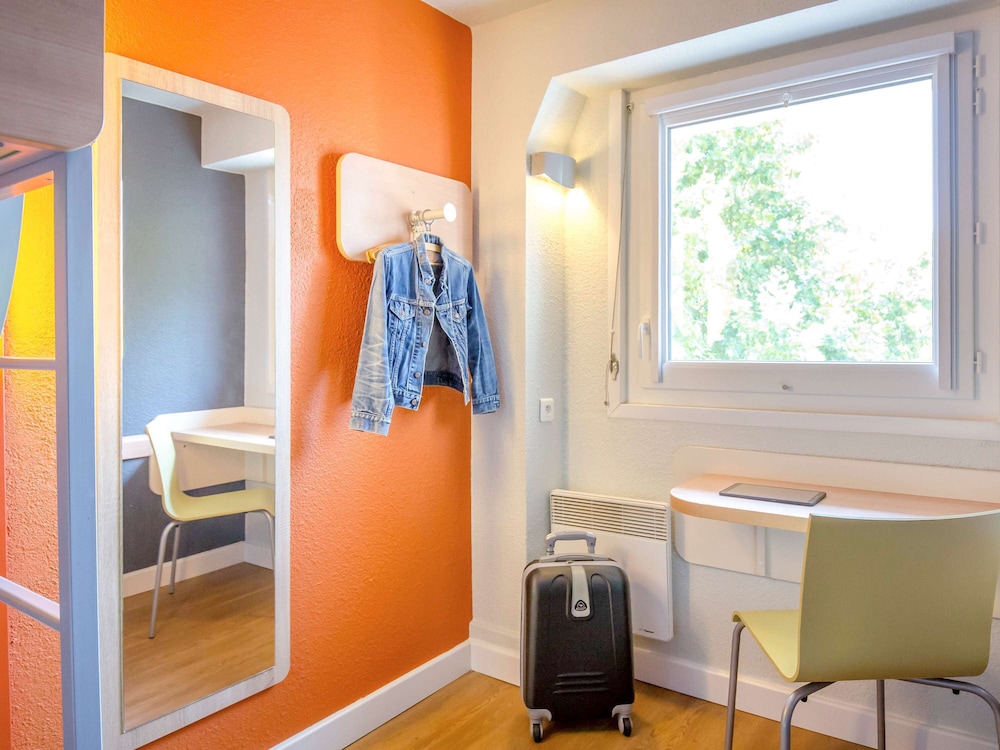 Triple Room, Multiple Beds photo 3