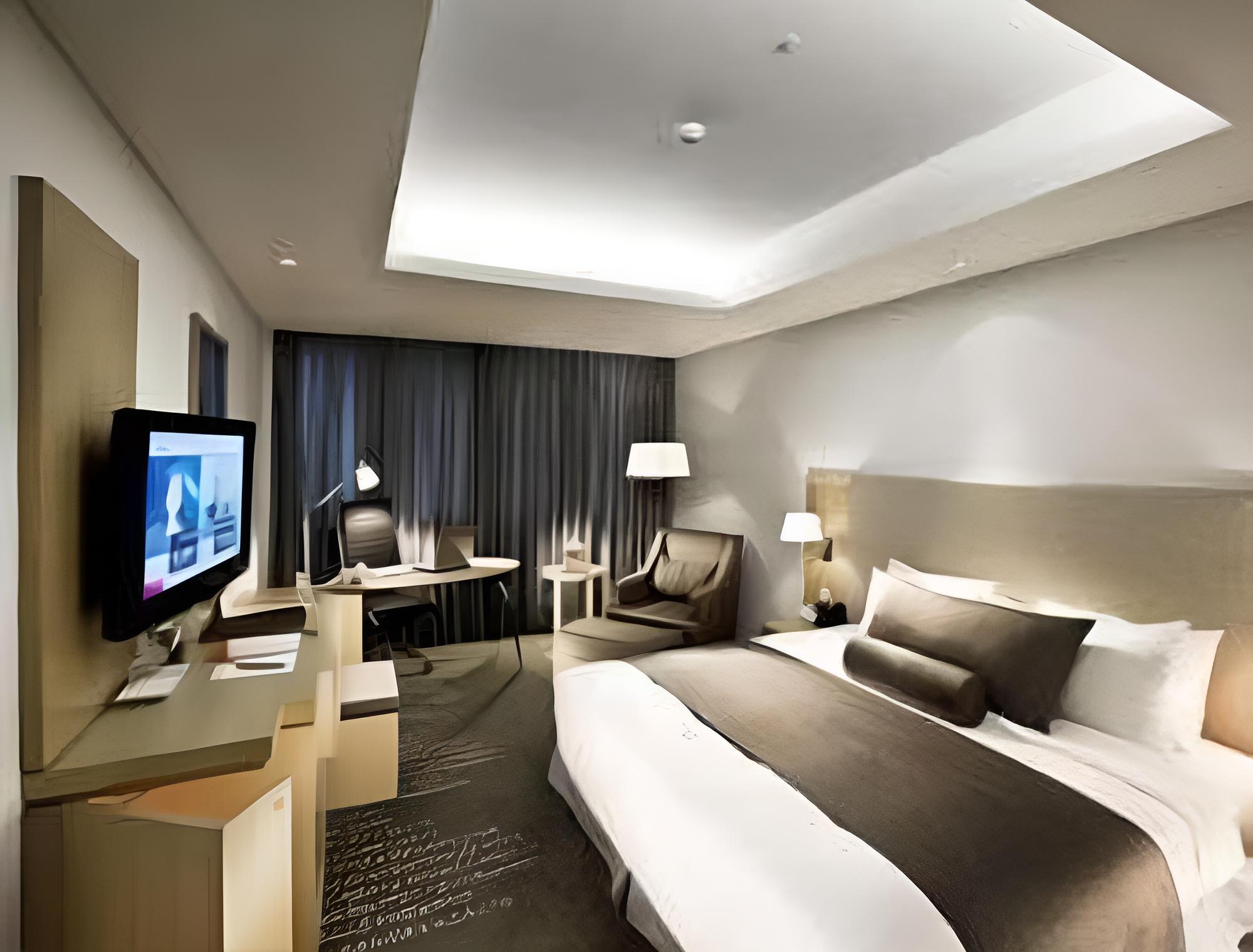 Deluxe Room, 1 King Bed - Photo 5