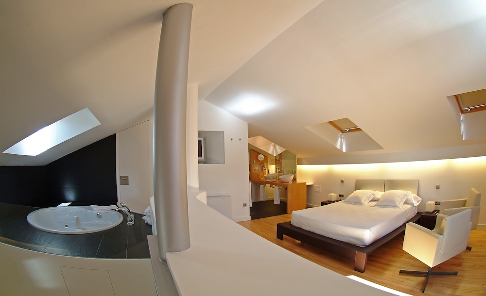 Suite, Jetted Tub (Duplex)