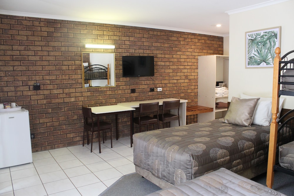 Standard Room, Non Smoking (Double,Single,Bunk Bed R7) photo 3