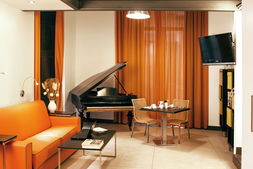 Studio (Maxi)