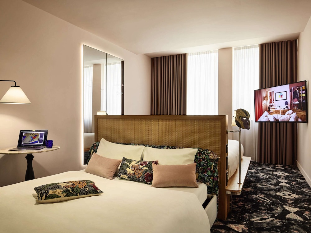 Triple Room, 1 Double Bed with Sofa bed (Large Mama) thumbnail 5