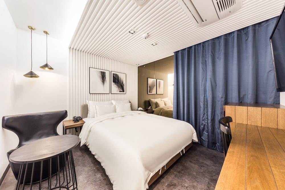 Deluxe Room - Photo 7