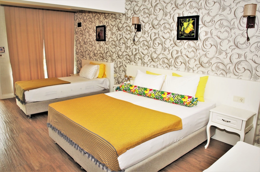 Family Triple Room, Sea View, Garden Area