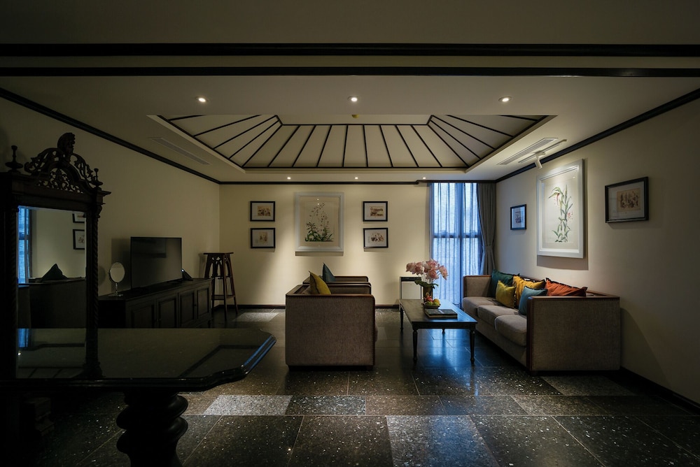 Family Room photo 3