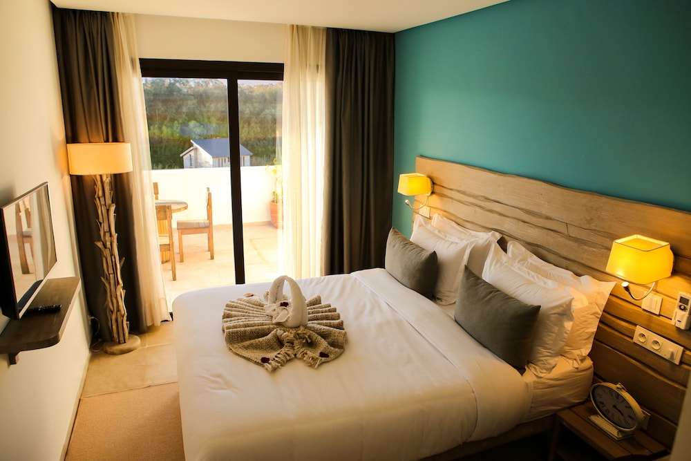 Junior Suite, 1 Double Bed, Non Smoking, Park View photo 1