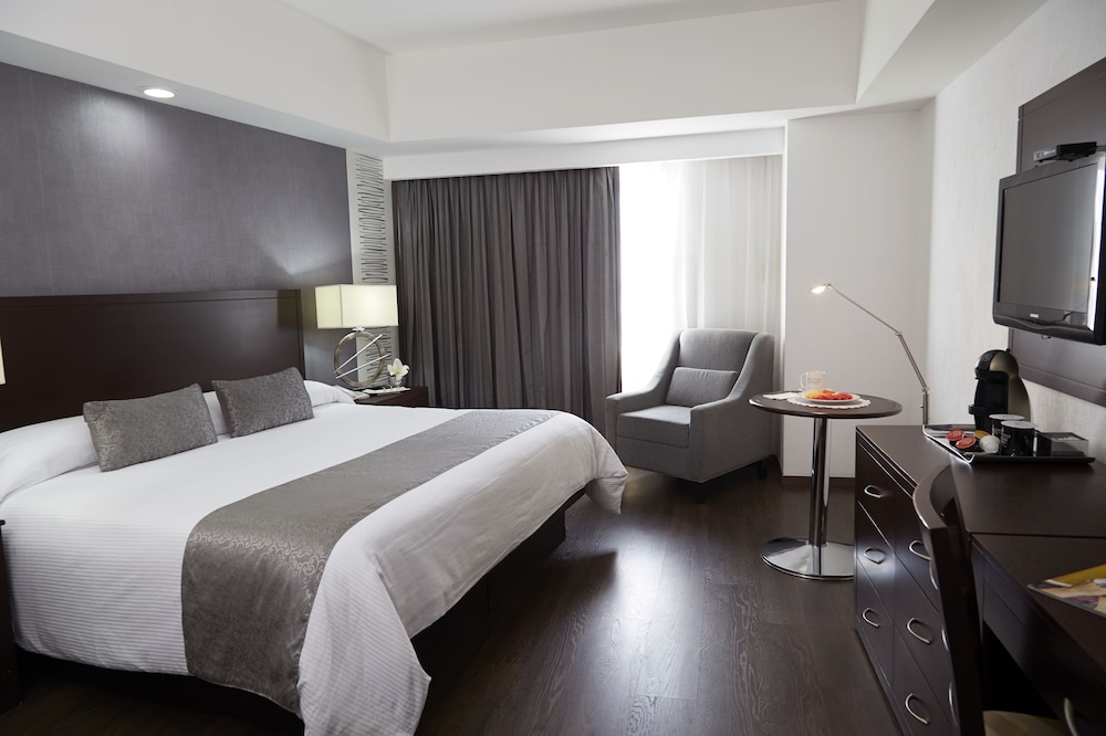 Executive Room, 1 King Bed - Photo 1