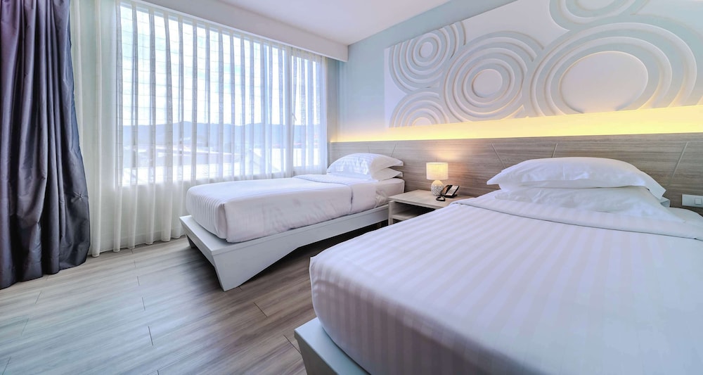 Deluxe Room, 2 Twin Beds, Non Smoking, City View