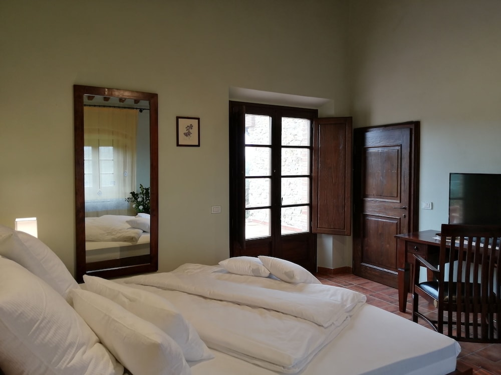 Traditional Apartment, 1 King Bed with Sofa bed photo 3