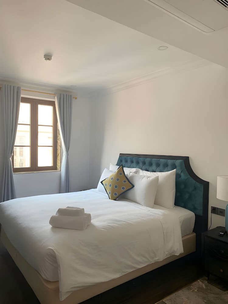 Superior Room, 1 King Bed photo 1