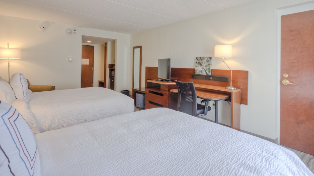 Room, 2 Queen Beds (Mobility/Hearing Accessible, Tub) - Photo 1