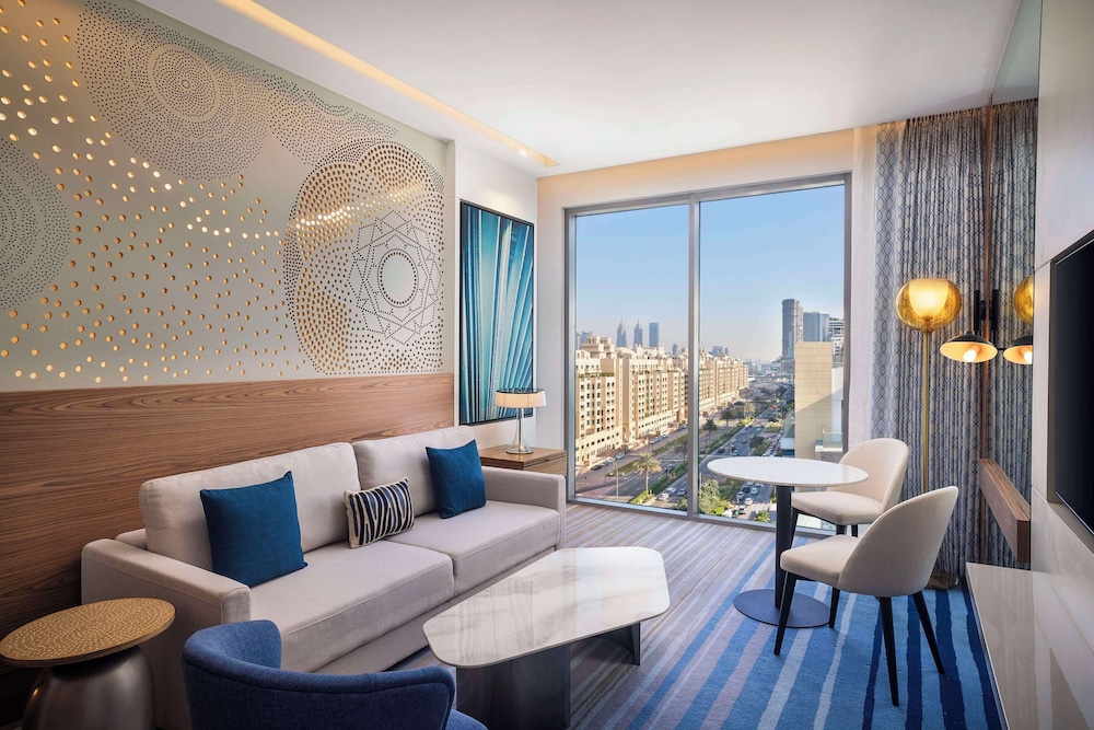 Suite, 1 King Bed, Balcony photo 3