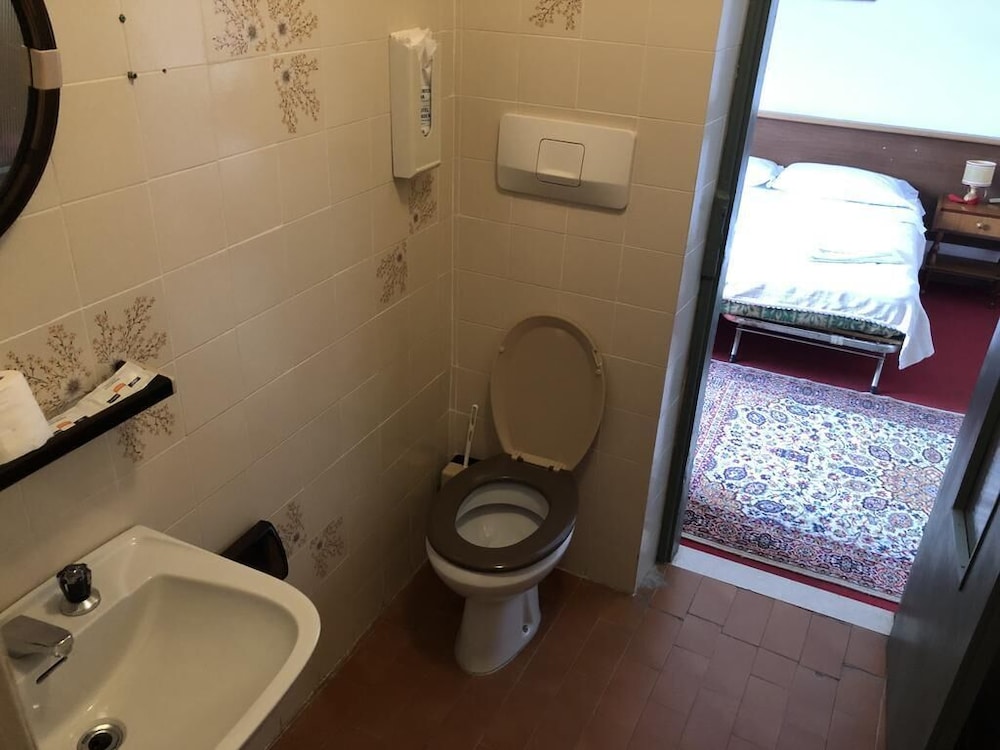 Double or Twin Room photo 3