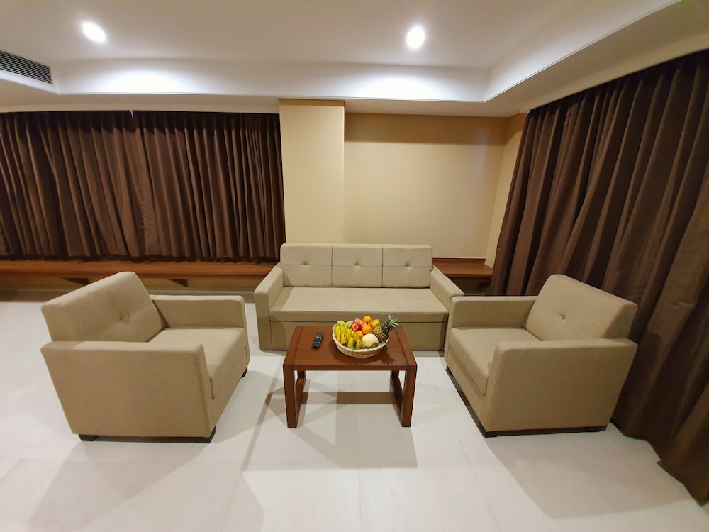 Suite - Photo 3