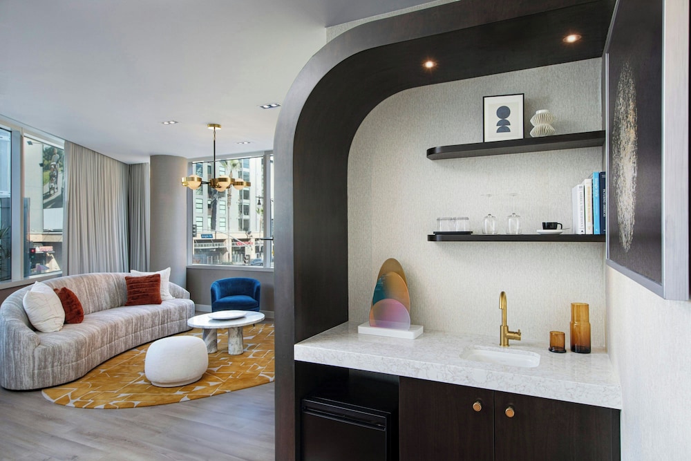 Vista Suite, 1 King Bed, Non Smoking