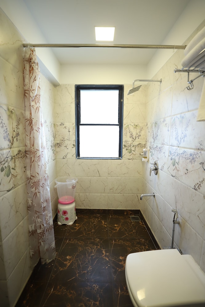 Suite Room - Photo 7