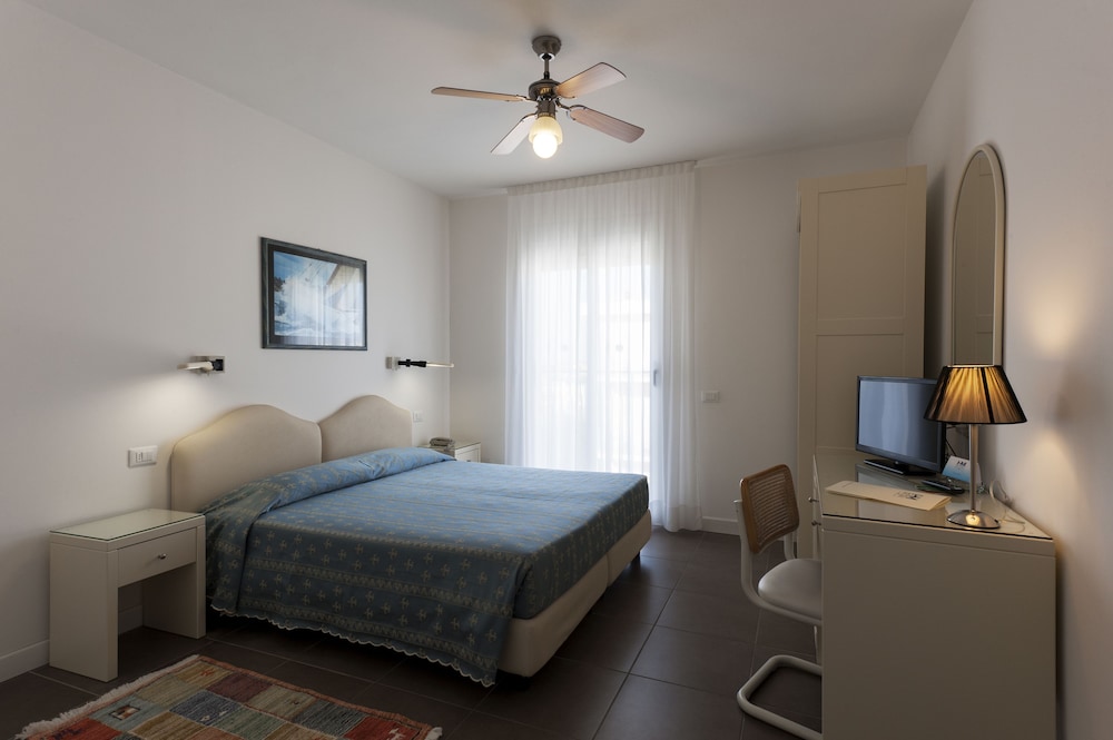 Standard Double Room, Terrace - Photo 4