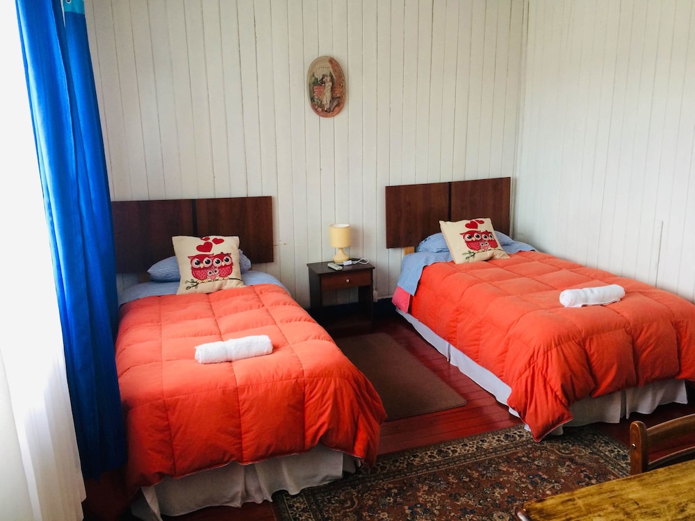 Basic Double Room, 2 Twin Beds, Non Smoking photo 2