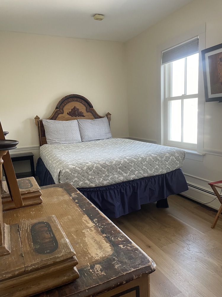 Deluxe Room, 1 Queen Bed