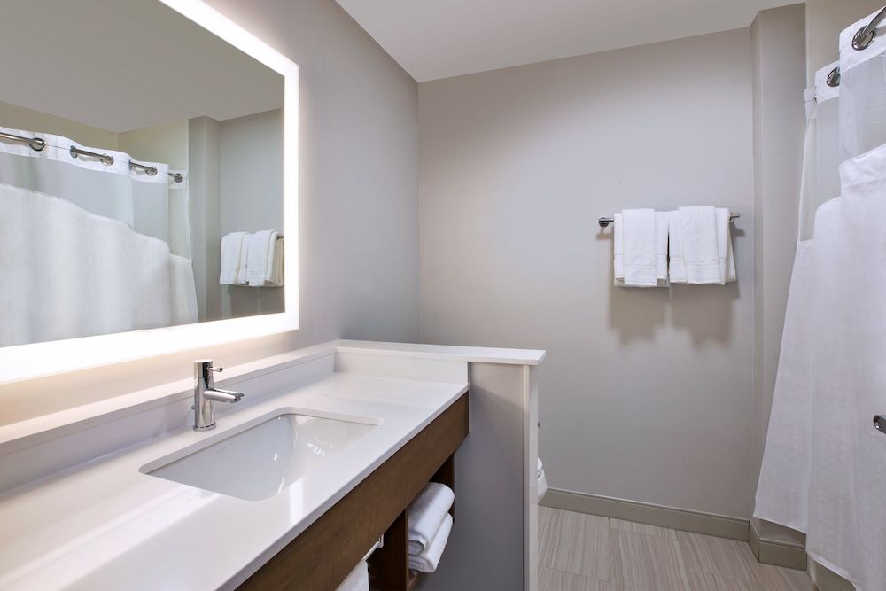 Suite, Multiple Beds - Photo 3