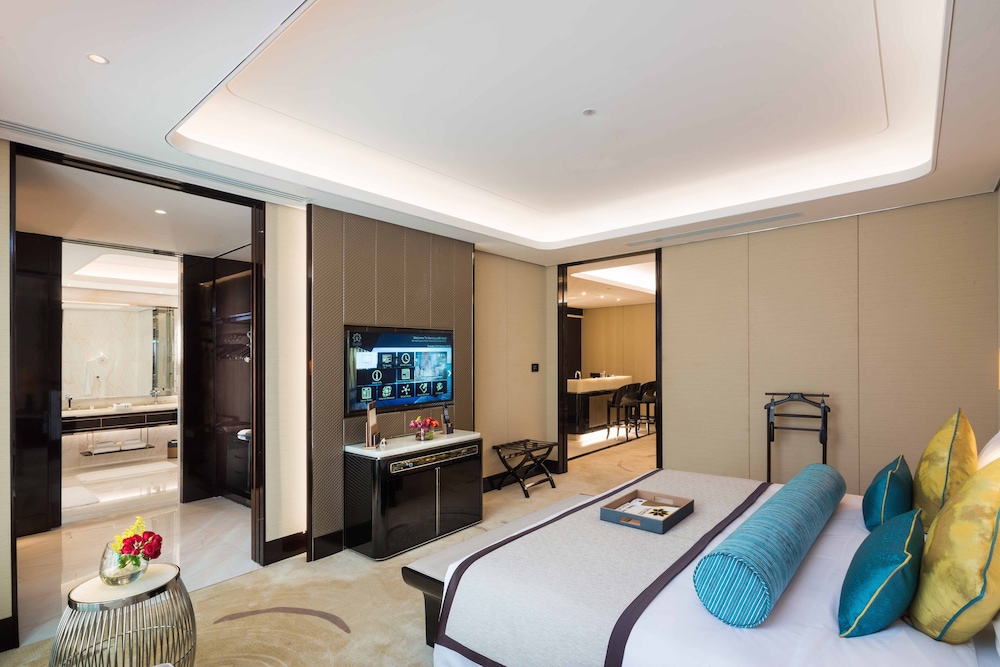 Premium Suite, 1 King Bed, Sea View photo 1