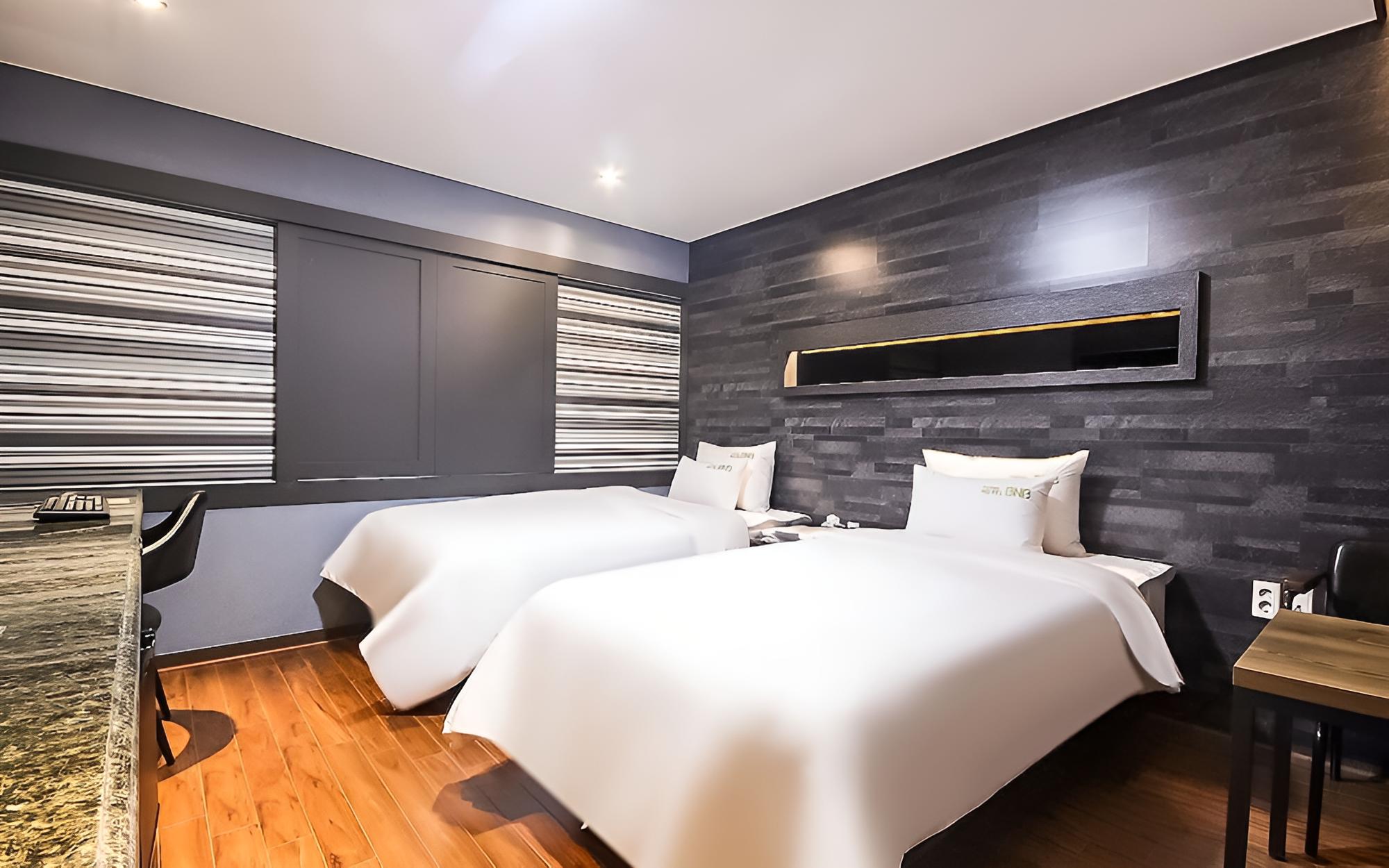 Room (Standard-Twin) - Photo 2