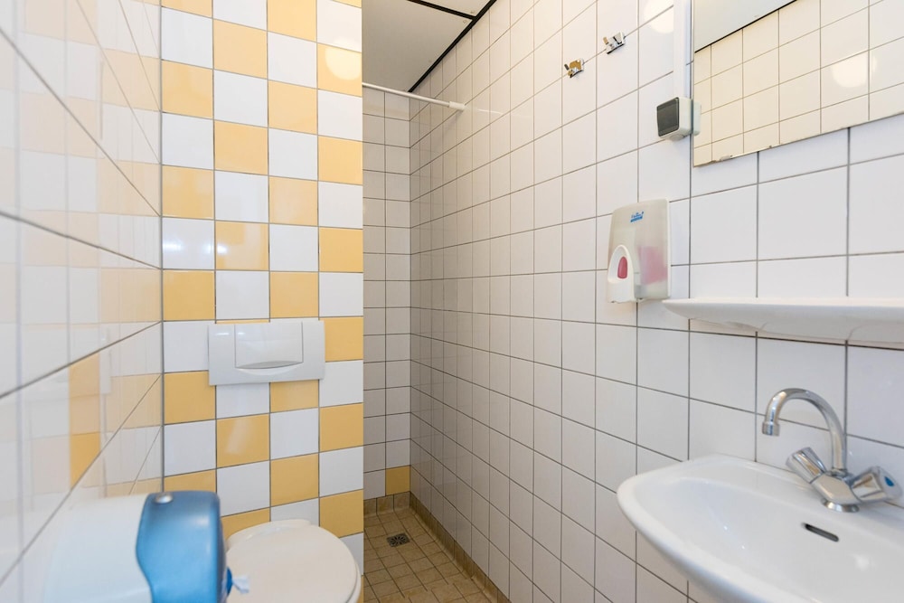 Private 5 person room, Private Bathroom photo 3