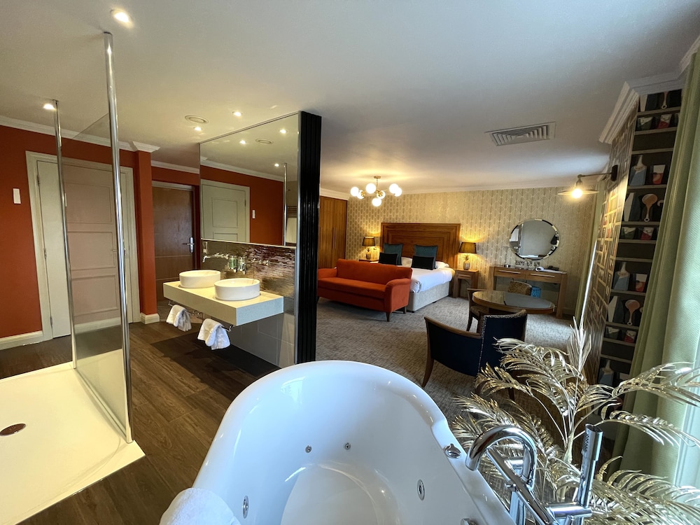 Boutique Suite - Photo 9