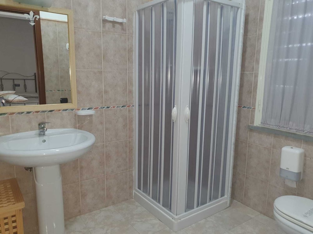 Standard Triple Room, Private Bathroom (Tripla Finestra) photo 2